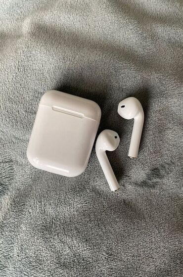 apple airpods original: İ12 Airpods 12 modeli təzədir. Qutu yoxdur Adapteri var. Təzədir