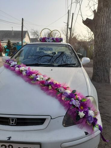 свадебный венок в Кыргызстан | НОВОГОДНИЕ ВЕНКИ, КОМПОЗИЦИИ: Украшение для свадебной машины. В комплекте кольца большие, украшенные