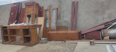Qida məhsulları: Mebellər sökülüb yararlı vəziyətdədi.ustalar maraglananlar bilər qoz
