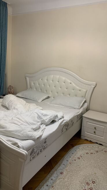 тумбочки: Спальный гарнитур, Двуспальная кровать, Шкаф, Комод, цвет - Белый, Б/у