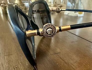 vr eynəklər: Versace sunglasses — 4