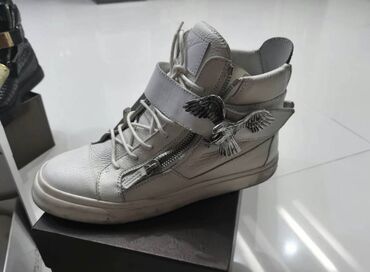 ayaqqabı tommy: Giuseppe Zanotti High

оригинал
size: 42 (42-43)
cond: 9/10