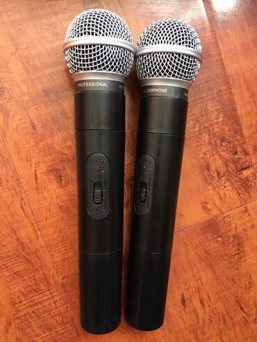 Вокальные микрофоны: Радиосистема с 2 беспроводными микрофонами. Пользовались только 3 — 4