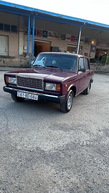 disk 17 lik: VAZ 2107 sedan – tünd albalı rəngdə klassik model. Texniki və dizayn — 3