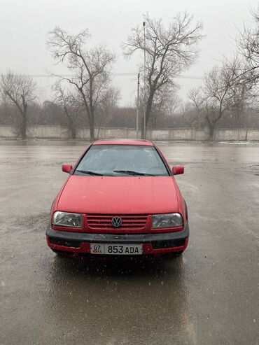 Volkswagen: Volkswagen Vento: 1996 г., 1.6 л, Механика, Бензин, Седан