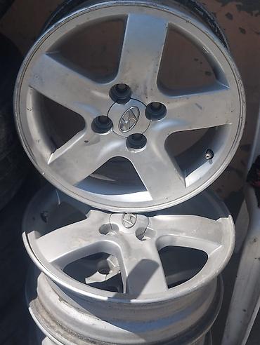 фольксваген пассат 1: Hyundai orijinal yüngül lehimli disk dəsti 15 lik 4 bolt çatı — 1