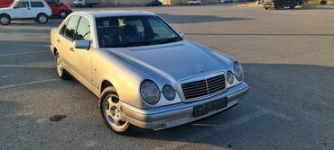 mersedes 208 d: Mercedes-Benz E 240: 2.4 l | 1999 il Sedan