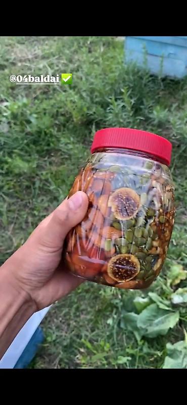 Мёд: Натуральный мёд в банках, несколько вкусов. Ассортимент: - Майский — 30