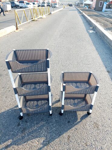 Digər qab-qacaq və mətbəx ləvazimatları: Meyvə-tərəvəz yiğmaq uçun polkalar 3 mertebe tekerli ve 4 mertebe — 10