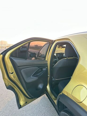 Toyota: Toyota Yaris: 1.5 l | 2022 il Krossover — 9