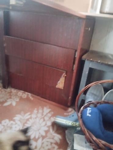 Шкаф-тумба с распашной дверцей, отделка под тёмное дерево. -