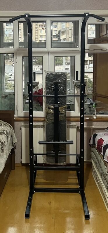 qaçış trenajor: Çoxfunksiyalı ev trenajoru – turnik, paralel qollar və tənzimlənən