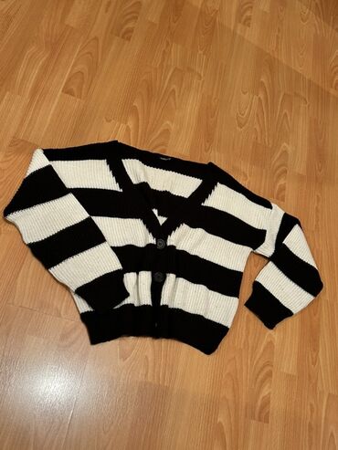 Kardiqanlar, jaketlər: Olcu STD. 1-2 defe geyinilib