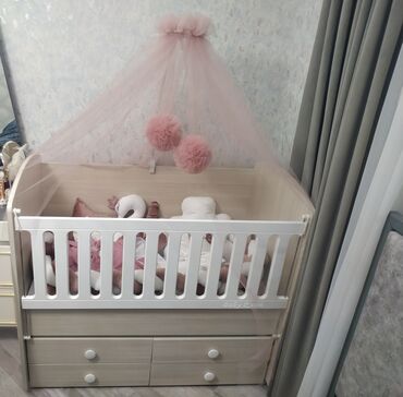 Beşiklər: Oğlan və qız üçün, Yeni, Dördbucaq, Beşik, Dəst ilə, Matras ilə, Yellənmə mexanizm ilə