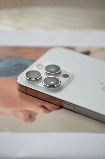 Apple iPhone: IPhone 15 Pro Max, Б/у, 256 ГБ, White Titanium, Чехол, Коробка, 83 % — 3