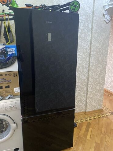 ev əşya: İşlənmiş 1 qapılı Bosch Soyuducu Satılır, rəng - Qara, Dispenserli