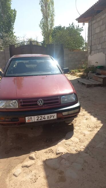 обмен машине: Volkswagen Vento: 1993 г., 1.8 л, Автомат, Газ, Седан