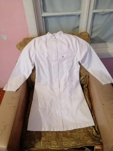 Tibbi geyim: Salam aleykum Ağ rəngde az geyinilmiş tibbi xalatlar ve başqa tibbi — 8