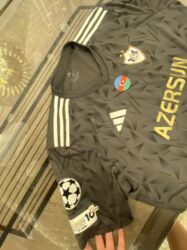 CD, DVD диски и кассеты: Qarabağ chelsea oynundan Qurban Qurbanovun imzasıda var