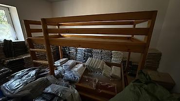 bunk bed: Деревянная двухъярусная кровать из массива (сосна). Габариты : длина — 1