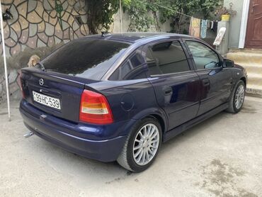 авто фольксваген: Tünd göy rəngli, beşqapılı hetçbek tipli "Opel Astra" avtomobili