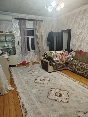 Həyət evləri və villaların satışı: Maştağada kəndin mərkəzində 3otaqli tam təmirli, qazi, suyu, işığı