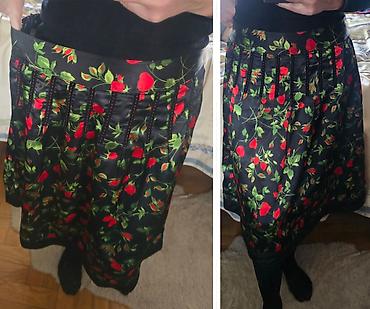 dva srca slike: Prelepa cvetna crna suknja sa crvenim ružama. Floral print. Meni je — 6