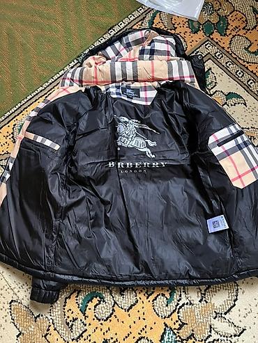tech flice: Стёганый пуховик Burberry London чёрного цвета с капюшоном. Выполнен в — 3