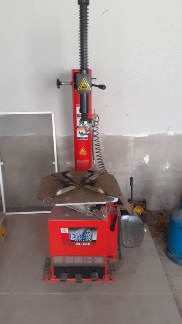 Avtoservis avadanlıqları: Euromax avtomobil qaldıranı (hidravlik, iki postlu tip). Qırmızı metal — 10