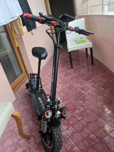 Giroskuterlər: Elektrik skuter – Faster RS7 Sürəti 65 ə kimi qalxır, Bir zaredkayla