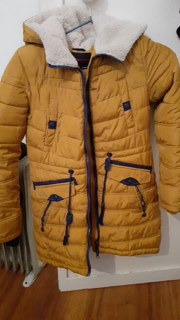 куртка детские: Зимняя куртка детская на 9-11л в отличном состоянии цена 400 сом район