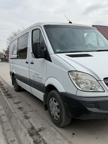 мерседес вияна: Белый фургон Mercedes-Benz Sprinter 315CDI, подходящий для