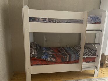 sisme yataq: Oğlan üçün, İşlənmiş, Çarpayı, Matrassız
