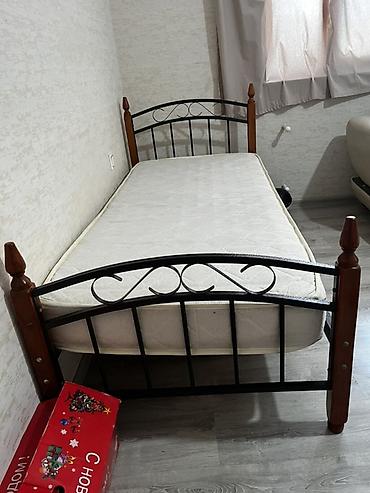 saatlar type 1: Tək nəfərlik çarpayı – metal və ağac kombinasiyalı karkas, döşək ilə — 1