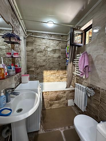 Продажа коттеджей и домов: 🏡 Продаётся стильный дом в жилмассиве Ак-Ордо! 📍 Локация: Ак-Ордо — 10