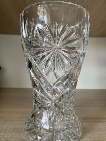 ваза для цветов: Одна ваза, Хрусталь