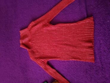 Dəstlər, kostyumlar: Paltarları geyinmirik və lazım olmadığı üçün bura elan qoyuram. Qiymət — 3