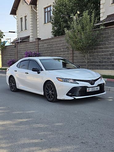 надпись камри: Toyota Camry: 2017 г., 2.5 л, Автомат, Бензин, Седан — 3