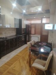 Uzunmüddətli kirayə mənzillər: Şəhərin mərkəzində 3otaqlı mənzil icarəyə verilir.İşığı suyu — 19