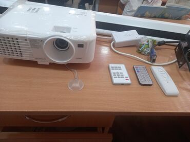 1 din магнитола с выдвижным экраном: Комплект для проекций: DLP‑проектор Mitsubishi + моторизованный экран