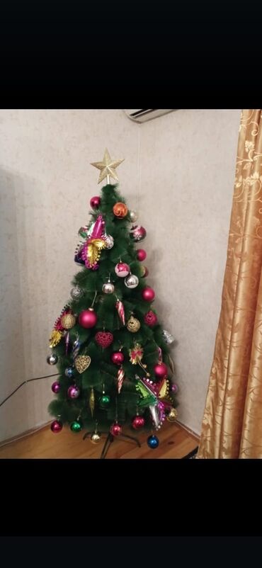 декоративный камин для квартиры: Məhsul: Yeni il üçün bəzədilmiş süni şam ağacı və ev əşyaları dəsti -