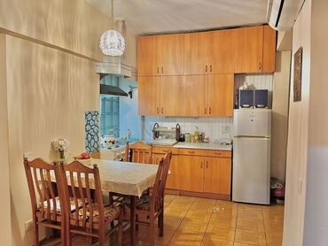 Uzunmüddətli kirayə mənzillər: Evə 1 nəfər axtarılır,hazırda 3 qız qalır. Təmiz, səliqəli evdir, hər — 1