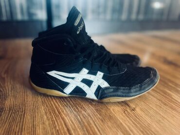 маска для спорта: ASICS Matflex 7 Wrestling В хорошем состоянии Размер: 43,5 Носили
