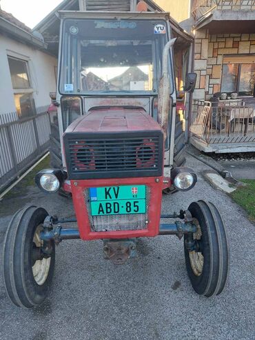 delovi za vicon rasipace: Traktor UNIVERZAL 445, standard u veoma dpbrom stanju. Trajno