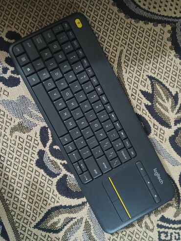 беспроводную мышку и клавиатуру: Клавиатура logitech K400+ с тачпадом. Новая! Беспроводная! Приëмник