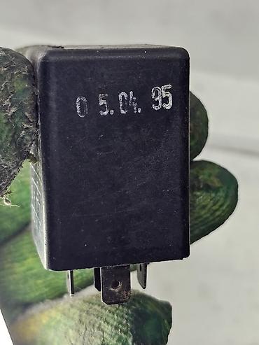 Запчасти для спецтехники: Реле ABS для грузовиков Mercedes-Benz 1720 / 1920 / 1921 / 1924 — 5