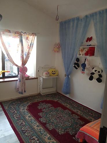 Bine savxozda asdanofkaya 10 deqiqelik mesafede yerlesen 1 otaqli