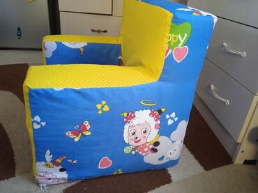 детская офисная мебель: Детское кресло, диван, пуфики. Можно под заказ. Мебель из паралона
