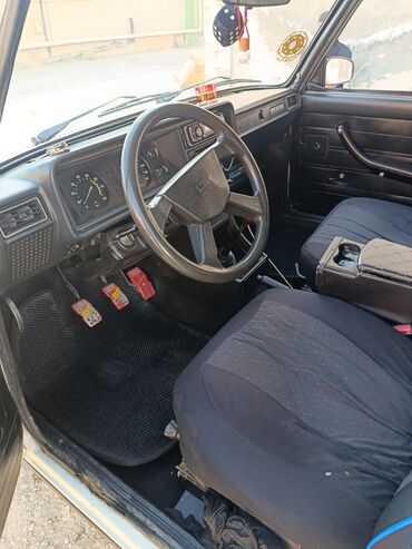 VAZ (LADA): VAZ 2107, ağ rəng, sedan kuzov. - Xarici görünüş: ağ boya, xromlu ön — 6