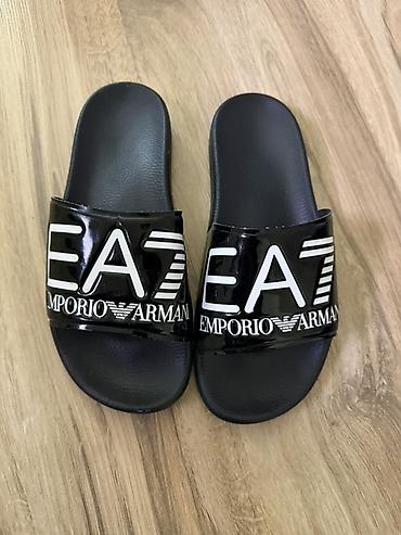 džemper: EA7 Emporio Armani muške papuče – crne - Model: klasične klizne — 1